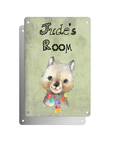 Cute Animal Personalised Name Plaque – Baby Wombat With Hawaiian Lei | Vintage-Style Green Aluminium Sign for Kids’ Room
