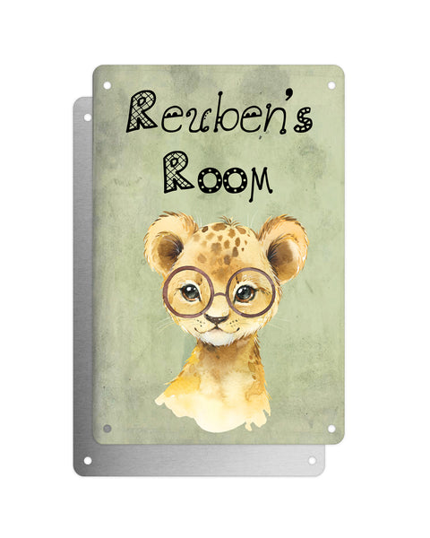 Cute Animal Personalised Name Plaque – Baby Lion With Brown Glasses | Vintage-Style Green Aluminium Sign for Kids’ Room