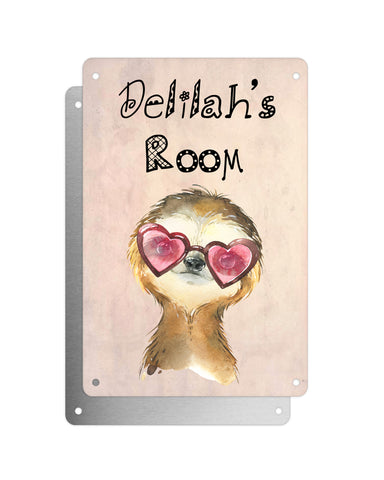 Cute Animal Personalised Name Plaque – Baby Sloth Heart Sunglasses | Vintage-Style Aluminium Sign for Kids’ Room