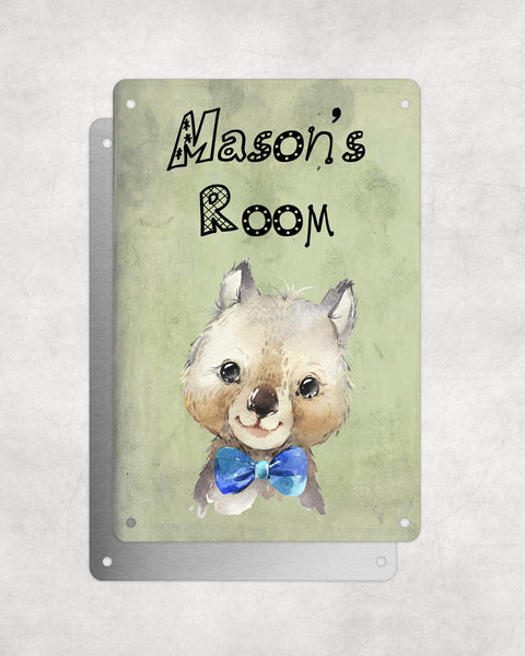 Cute Animal Personalised Name Plaque – Baby Wombat With Blue Bow Tie | Vintage-Style Green Aluminium Sign for Kids’ Room