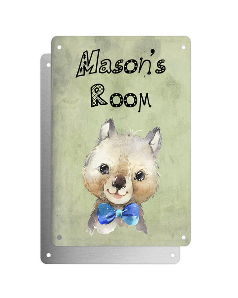 Cute Animal Personalised Name Plaque – Baby Wombat With Blue Bow Tie | Vintage-Style Green Aluminium Sign for Kids’ Room