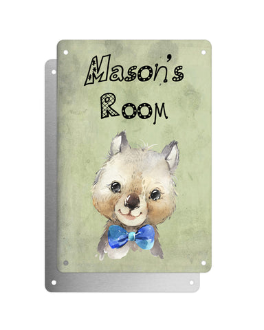 Cute Animal Personalised Name Plaque – Baby Wombat With Blue Bow Tie | Vintage-Style Green Aluminium Sign for Kids’ Room