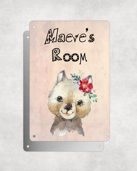 Cute Animal Personalised Name Plaque – Baby Wombat With Flower | Vintage-Style Aluminium Sign for Kids’ Room