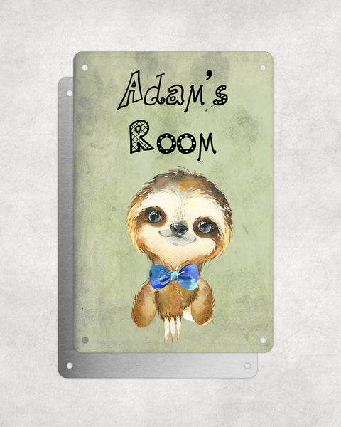 Cute Animal Personalised Name Plaque – Little Sloth With Blue Bow Tie | Vintage-Style Green Aluminium Sign for Kids’ Room