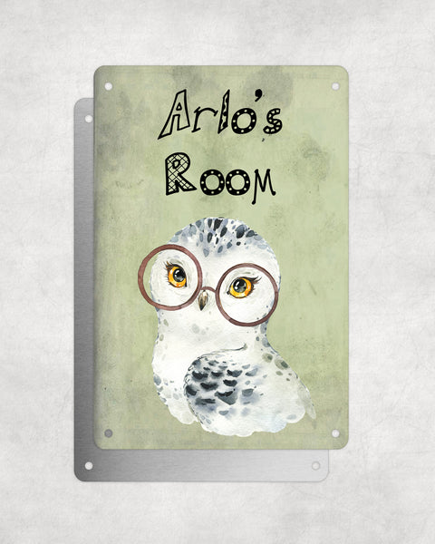 Cute Animal Personalised Name Plaque – Snowy Owl With Brown Glasses | Vintage-Style Green Aluminium Sign for Kids’ Room