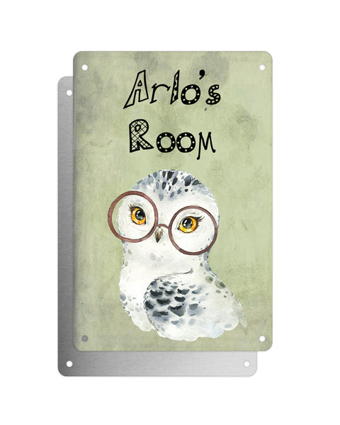 Cute Animal Personalised Name Plaque – Snowy Owl With Brown Glasses | Vintage-Style Green Aluminium Sign for Kids’ Room
