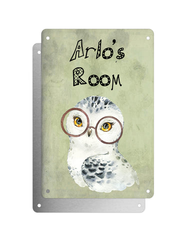 Cute Animal Personalised Name Plaque – Snowy Owl With Brown Glasses | Vintage-Style Green Aluminium Sign for Kids’ Room