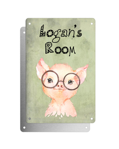 Cute Animal Personalised Name Plaque – Baby Pig With Brown Glasses | Vintage-Style Green Aluminium Sign for Kids’ Room