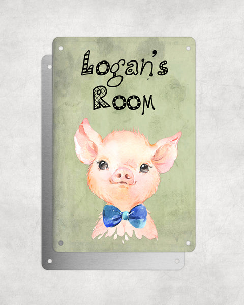 Cute Animal Personalised Name Plaque – Baby Pig With Blue Bow Tie | Vintage-Style Green Aluminium Sign for Kids’ Room