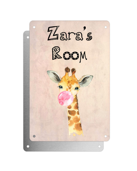 Cute Animal Personalised Name Plaque – Baby Giraffe With Bubblegum | Vintage-Style Aluminium Sign for Kids’ Room