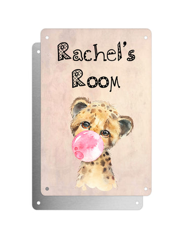 Cute Animal Personalised Name Plaque – Baby Cheetah With Bubblegum | Vintage-Style Aluminium Sign for Kids’ Room