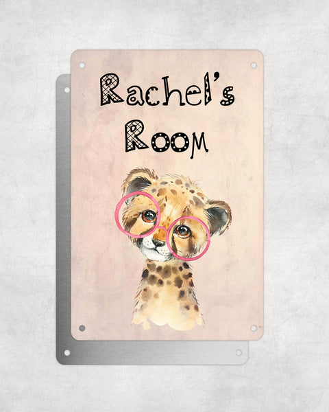 Cute Animal Personalised Name Plaque – Baby Cheetah With Pink Glasses | Vintage-Style Aluminium Sign for Kids’ Room