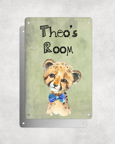 Cute Animal Personalised Name Plaque – Baby Cheetah With Blue Bow Tie | Vintage-Style Green Aluminium Sign for Kids’ Room