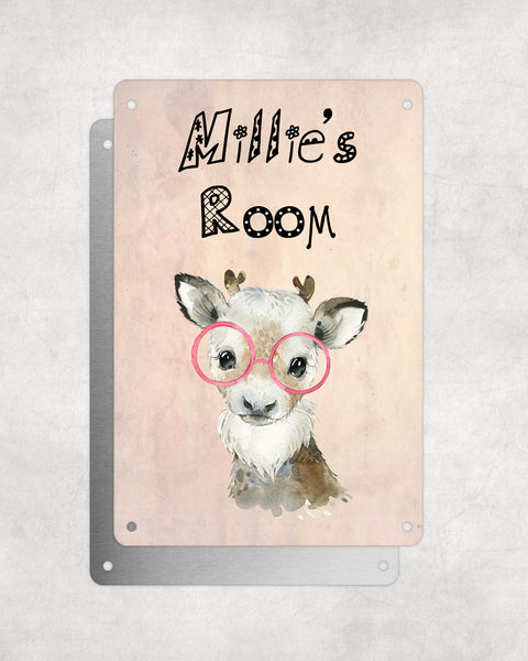 Cute Animal Personalised Name Plaque – Baby Reindeer With Pink Glasses | Vintage-Style Aluminium Sign for Kids’ Room