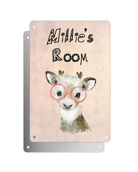 Cute Animal Personalised Name Plaque – Baby Reindeer With Pink Glasses | Vintage-Style Aluminium Sign for Kids’ Room