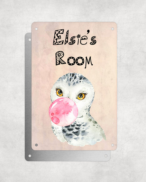 Cute Animal Personalised Name Plaque – Snowy Owl With Bubblegum | Vintage-Style Aluminium Sign for Kids’ Room