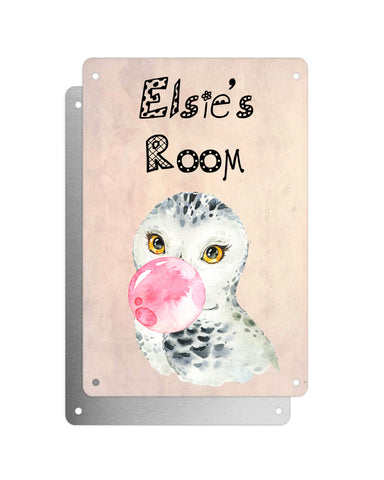 Cute Animal Personalised Name Plaque – Snowy Owl With Bubblegum | Vintage-Style Aluminium Sign for Kids’ Room