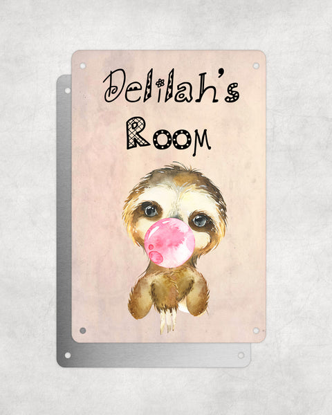 Cute Animal Personalised Name Plaque – Little Sloth With Bubblegum | Vintage-Style Aluminium Sign for Kids’ Room