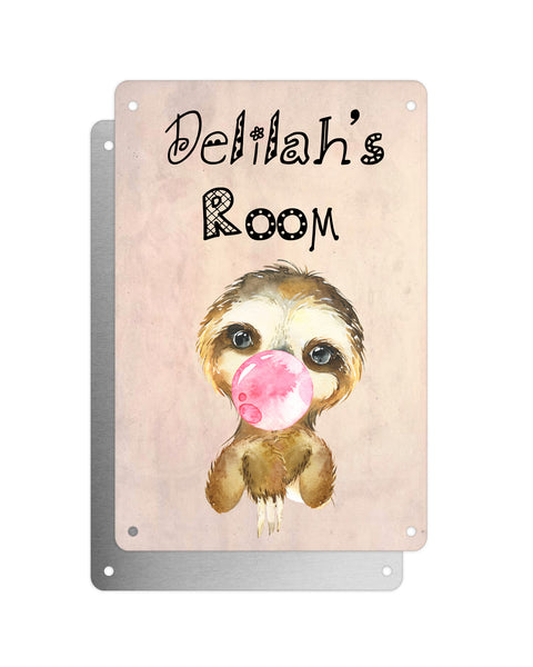 Cute Animal Personalised Name Plaque – Little Sloth With Bubblegum | Vintage-Style Aluminium Sign for Kids’ Room