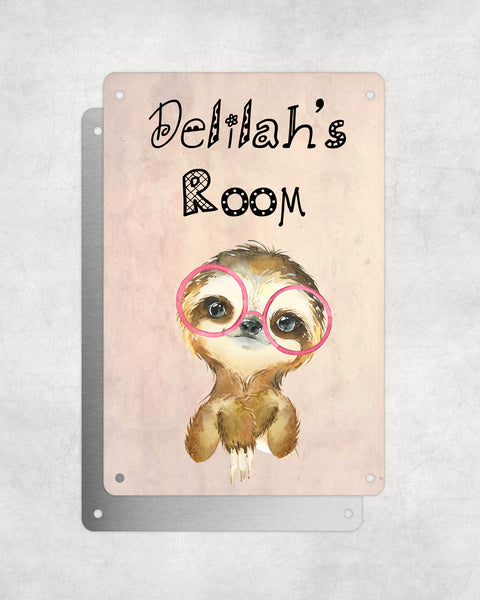 Cute Animal Personalised Name Plaque – Little Sloth With Pink Glasses | Vintage-Style Aluminium Sign for Kids’ Room