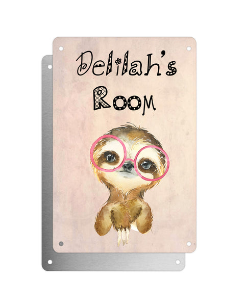 Cute Animal Personalised Name Plaque – Little Sloth With Pink Glasses | Vintage-Style Aluminium Sign for Kids’ Room