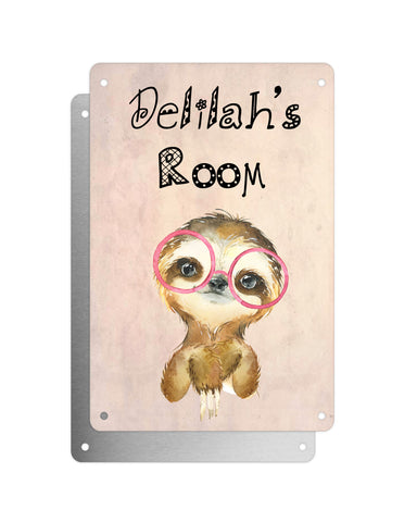 Cute Animal Personalised Name Plaque – Little Sloth With Pink Glasses | Vintage-Style Aluminium Sign for Kids’ Room