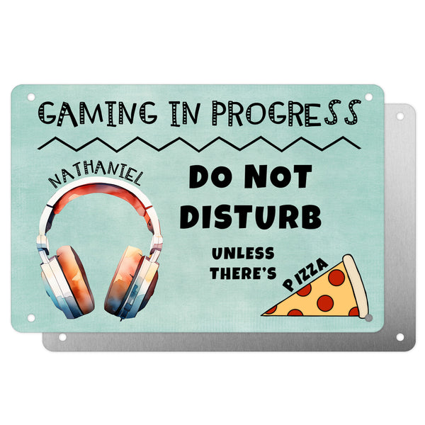 Boys Personalised Bedroom Plaque – "Gaming in Progress | Do Not Disturb Unless There's Pizza" – Aluminium Metal Sign | Headphone Design | Gift for Him
