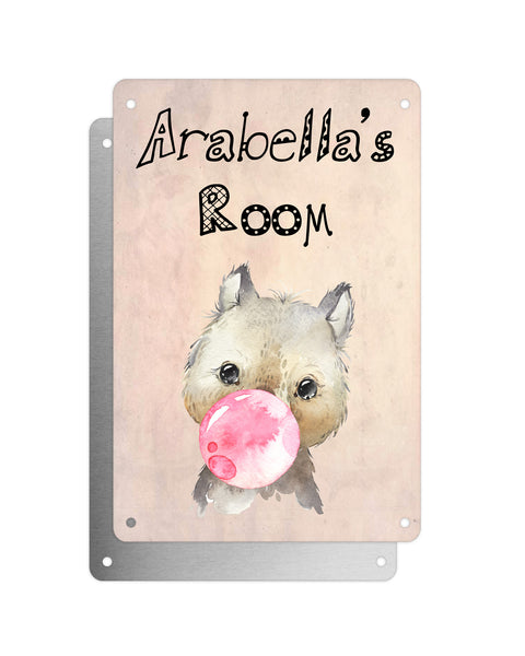 Cute Animal Personalised Name Plaque – Baby Wombat With Bubblegum | Vintage-Style Aluminium Sign for Kids’ Room