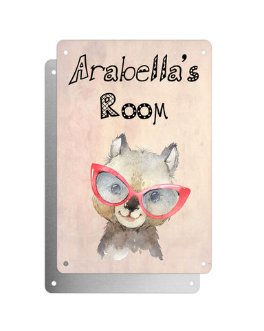 Cute Animal Personalised Name Plaque – Baby Wombat With Red Glasses | Vintage-Style Aluminium Sign for Kids’ Room